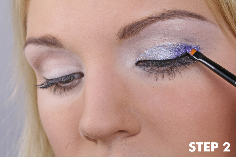 GLIMMER & GLITTER OČNÍ STÍNY KROK 2 GLIMMER & GLITTER OČNÍ STÍNY KROK 2